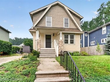 909 Fernwood Road, Royal Oak, MI 48067