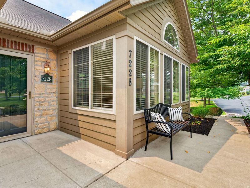 7228 Falls View Circle , Delaware, OH 43015 Photo 2