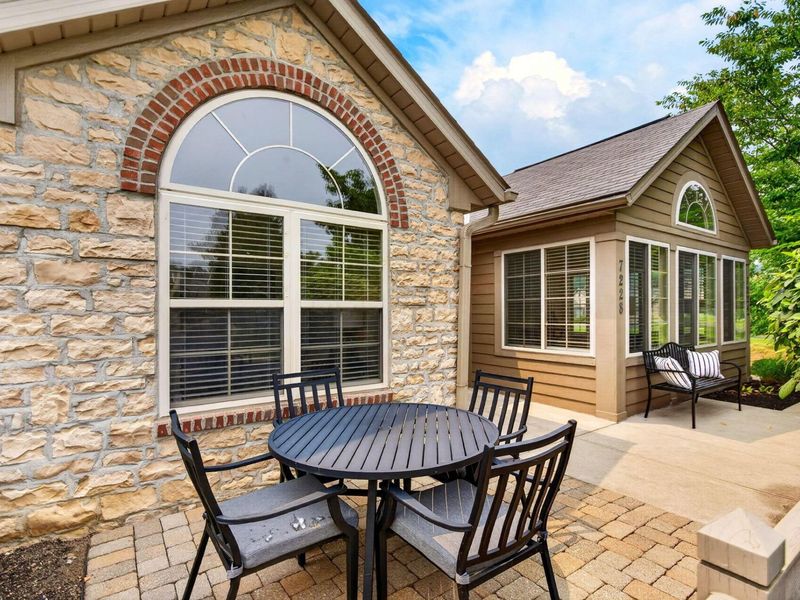 7228 Falls View Circle , Delaware, OH 43015 Photo 3