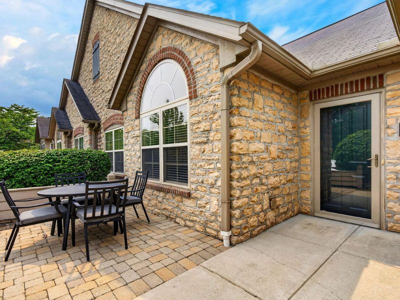 7228 Falls View Circle , Delaware, OH 43015 Photo 6