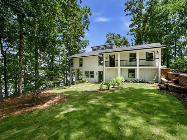 9790 Peninsula Drive, Gainesville, GA 30506