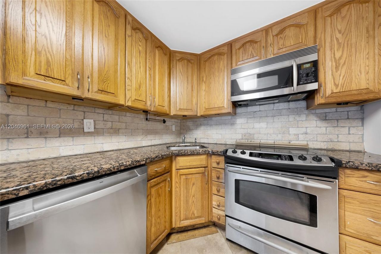 1865 79th St Cswy, Unit 12D, North Bay Village, FL 33141 Photo