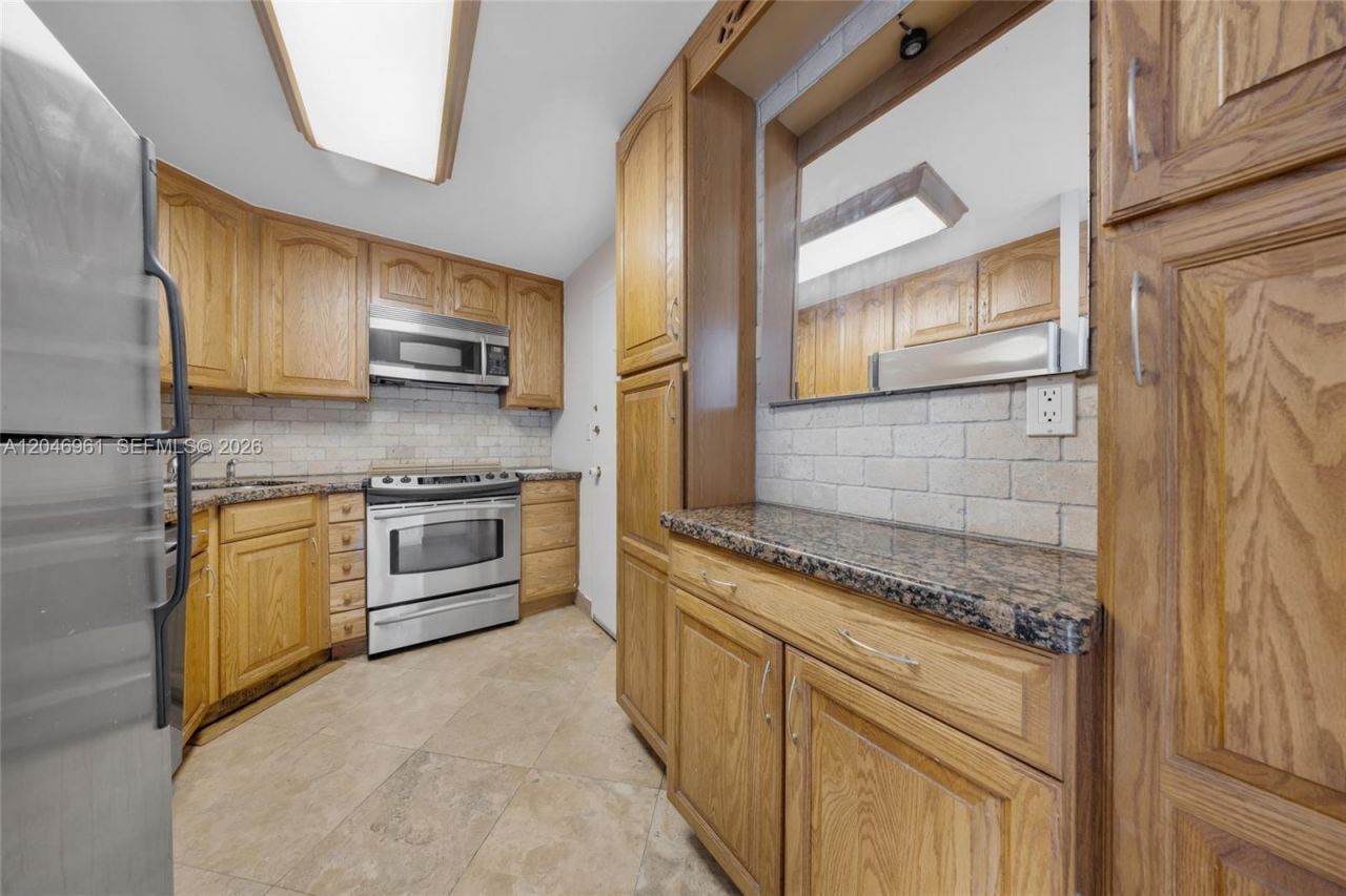 1865 79th St Cswy, Unit 12D, North Bay Village, FL 33141 Photo