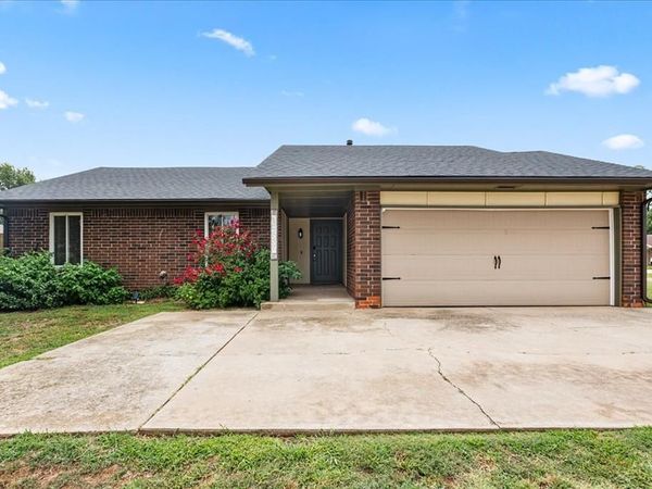 12337 Rockgate Drive, Yukon, OK 73099
