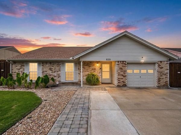 829 W Crossland Boulevard, Grand Prairie, TX 75052