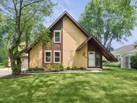 1539 Foxhill Road, Naperville, IL 60563 primary photo