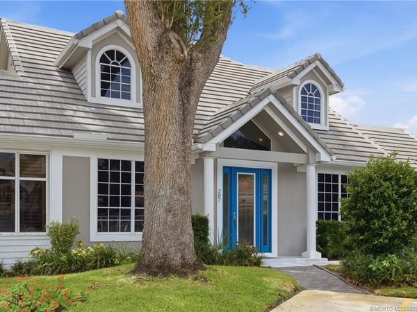 207 Woodsmuir Court, Palm Beach Gardens, FL 33418