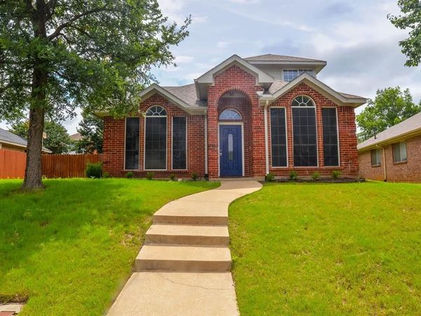 923 Kathryn Drive, Lewisville, TX 75067