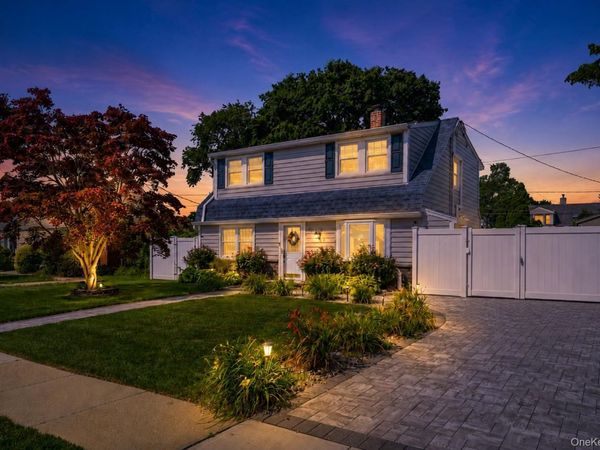 28 Crabtree Lane , Levittown, NY 11756