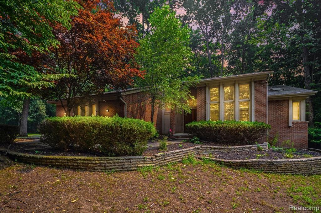 6329 Mission Drive, West Bloomfield Township, MI 48324 Main Photo
