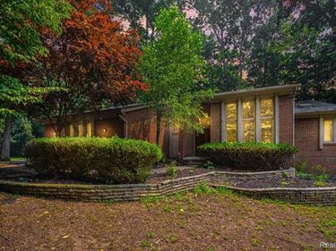 6329 Mission Drive, West Bloomfield Twp, MI 48324