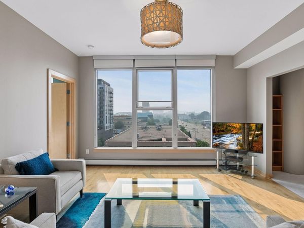 215 10th Avenue S, Unit 637, Minneapolis, MN 55415