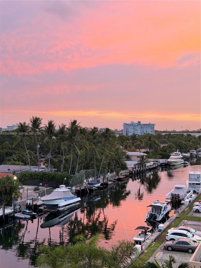 2350 NE 135th St , Unit 607, North Miami, FL 33181 Photo