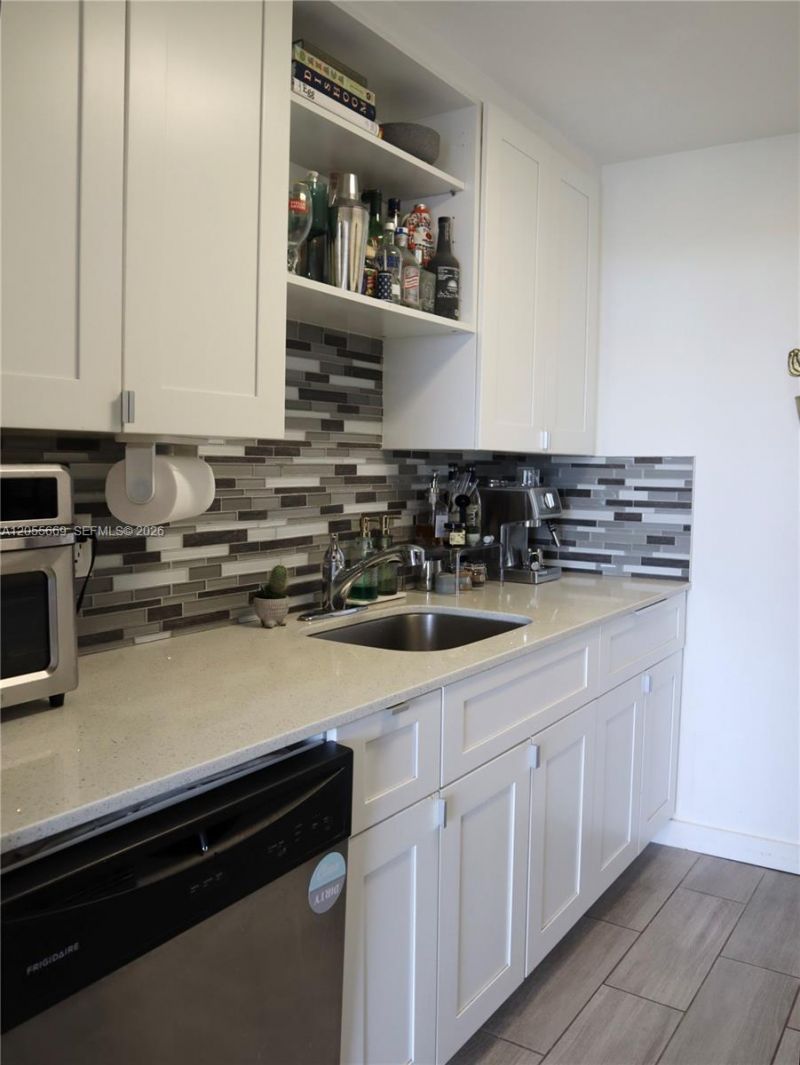 2350 NE 135th St , Unit 607, North Miami, FL 33181 Photo