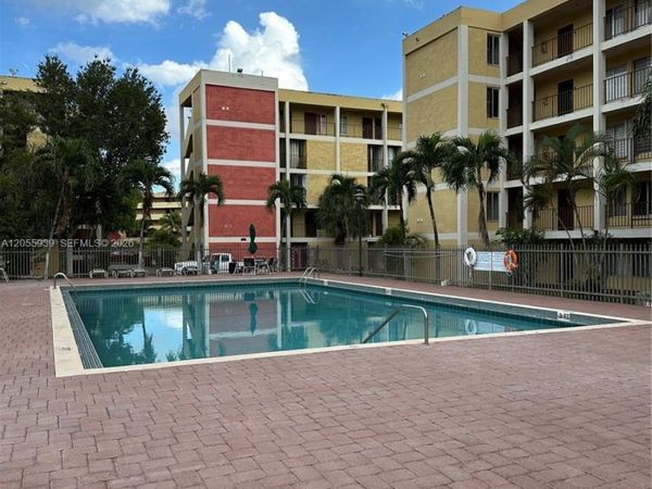 9270 Fontainebleau Blvd , Unit 104, Miami, FL 33172