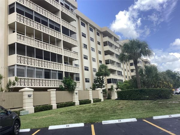 800 NE 195th St , Unit 415, Miami, FL 33179