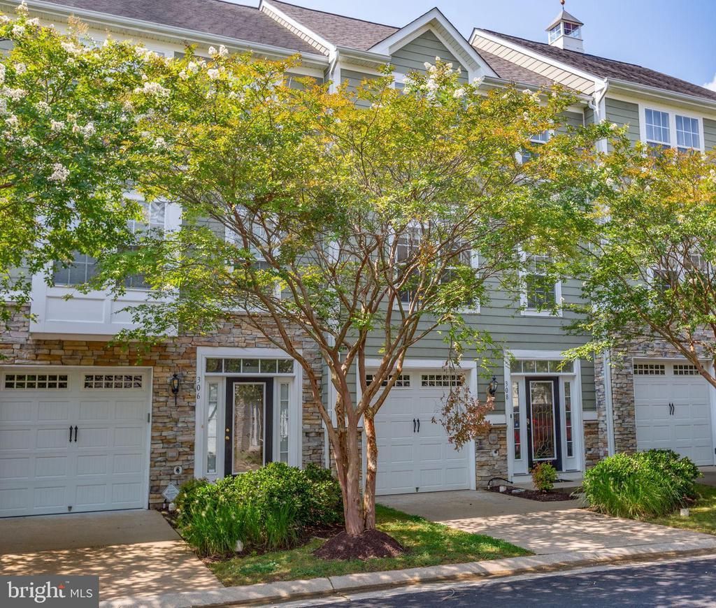 308 Monroe Point Drive, Colonial Beach, VA 22443 Main Photo