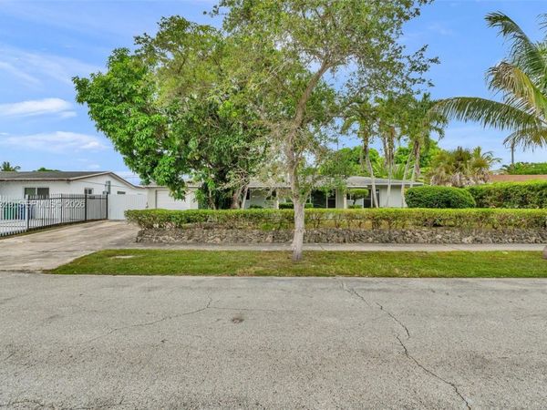 9921 SW 165th Ter, Miami, FL 33157