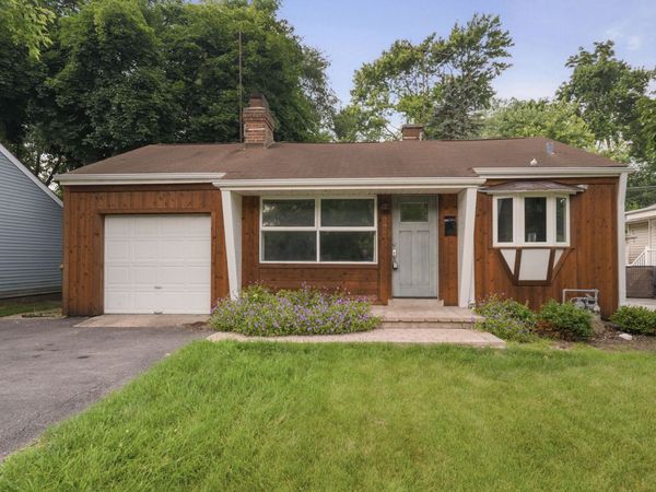 270 Lagoon Drive , Northfield, IL 60093