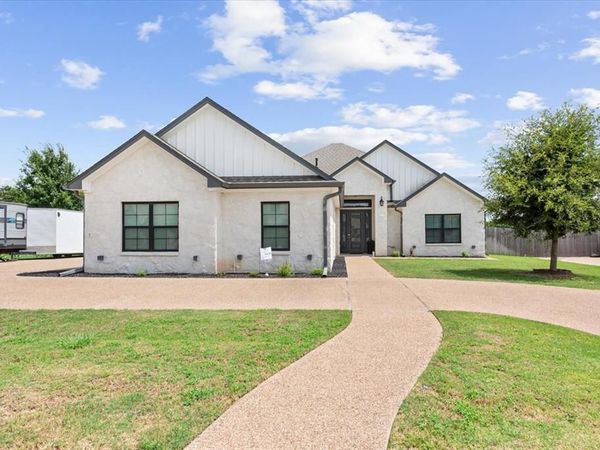 205 Fox Run Lane , Robinson, TX 76706