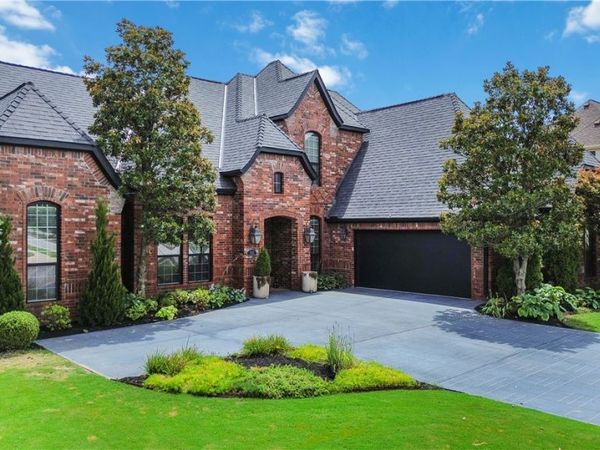 2802 Rainier Road , Rogers, AR 72758