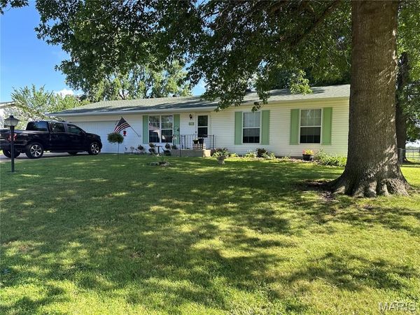 1786 Southridge Lane , Owensville, MO 65066