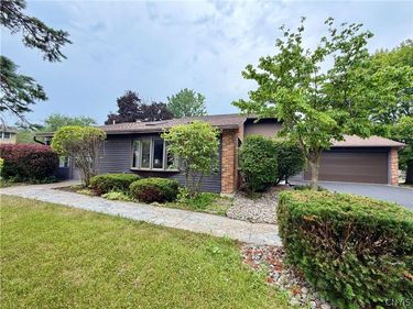 8376 Zenith Drive , Baldwinsville, NY 13027
