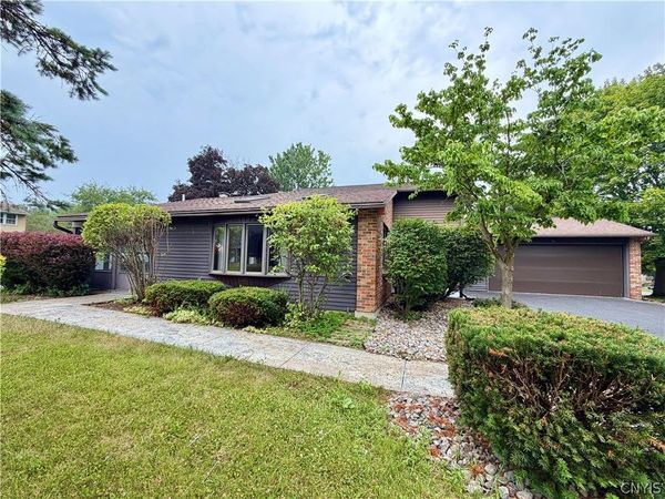 8376 Zenith Drive , Baldwinsville, NY 13027