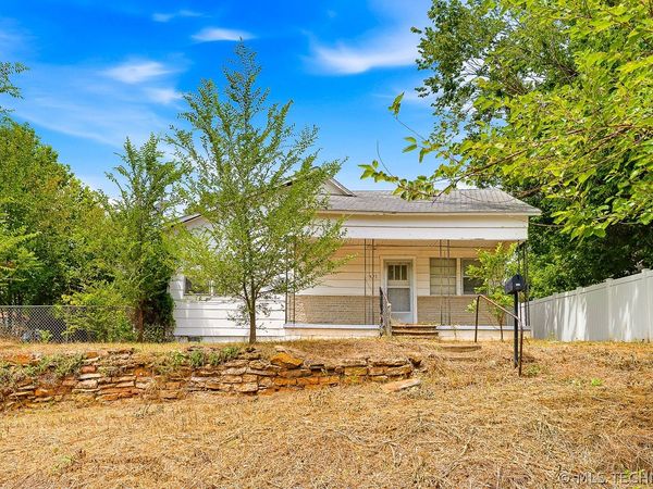 327 W 1st Street, Konawa, OK 74849