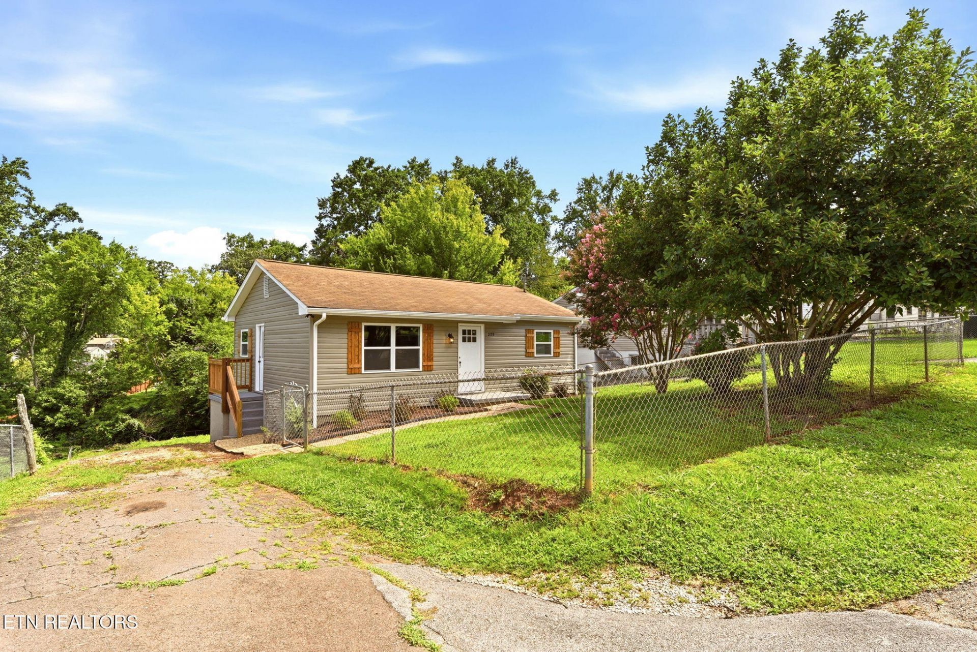 2135 Berea Ave, Knoxville, TN 37920 Main Photo