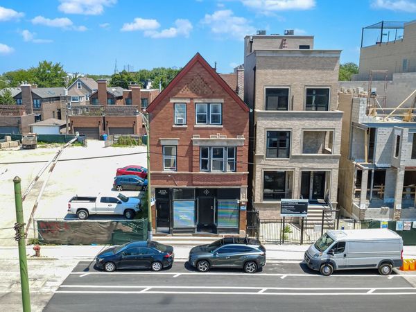 2475 N Clybourn Avenue , Chicago, IL 60614