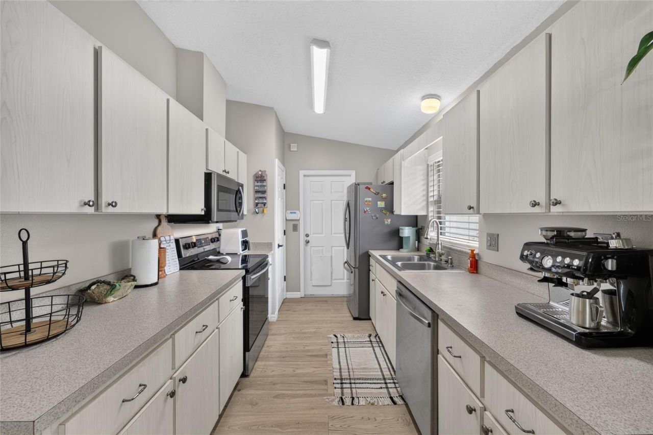 599 Magnolia Ridge Avenue , Tavares, FL 32778 Photo