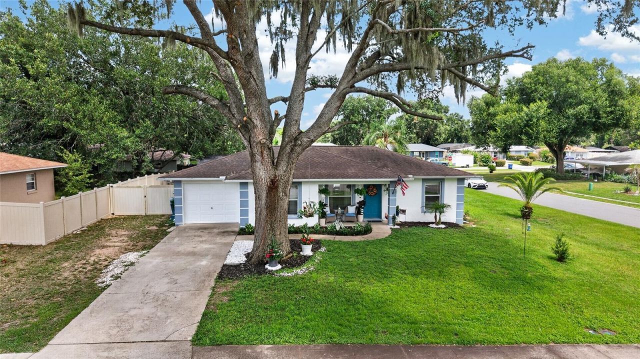 599 Magnolia Ridge Avenue , Tavares, FL 32778 Photo
