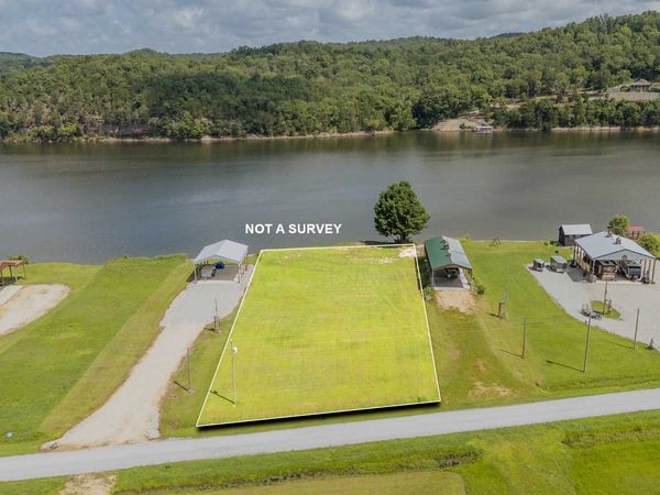 648 River Front Dr , Unit 29, Clifton, TN 38425