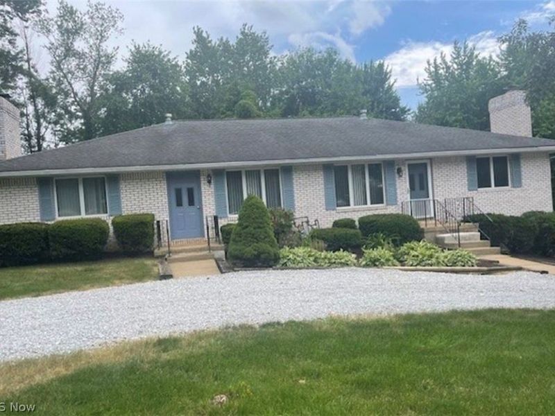 6218 Island Drive NW, Canton, OH 44718 Photo 2