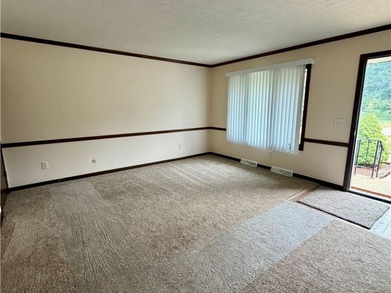 6218 Island Drive NW, Canton, OH 44718 Photo 5