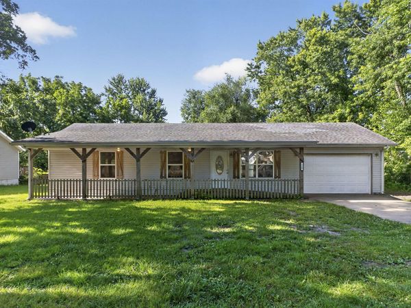 110 E Tyndall Street , Aurora, MO 65605