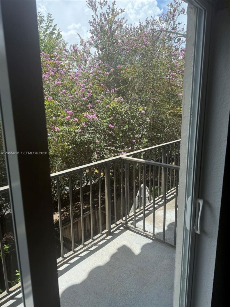 6709 N Kendall Dr, Unit 220, Pinecrest, FL 33156 Photo