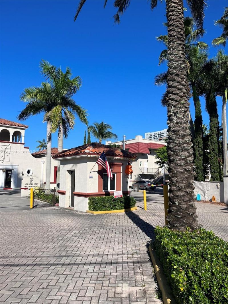 6709 N Kendall Dr, Unit 220, Pinecrest, FL 33156 Photo