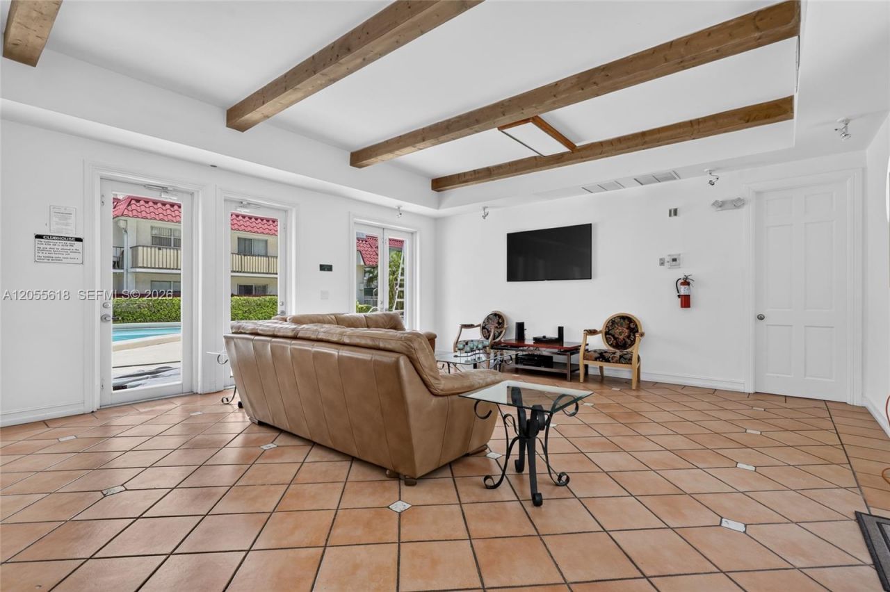 6709 N Kendall Dr, Unit 220, Pinecrest, FL 33156 Photo