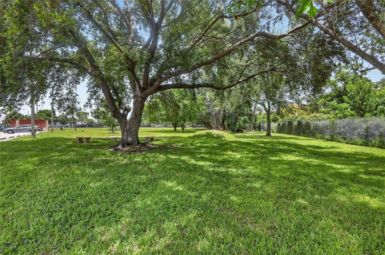 6709 N Kendall Dr, Unit 220, Pinecrest, FL 33156 Photo