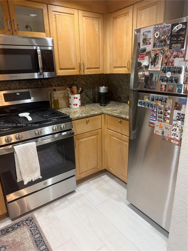 6709 N Kendall Dr, Unit 220, Pinecrest, FL 33156 Photo