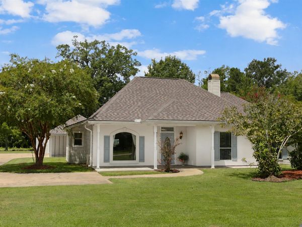 13473 J D Broussard Rd, Gonzales, LA 70737