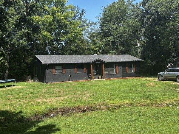 205 Locust Dr , Erin, TN 37061