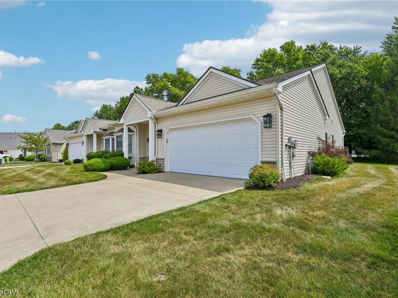 1399 E Cross Creek Drive, Willoughby, OH 44094 Photo 2