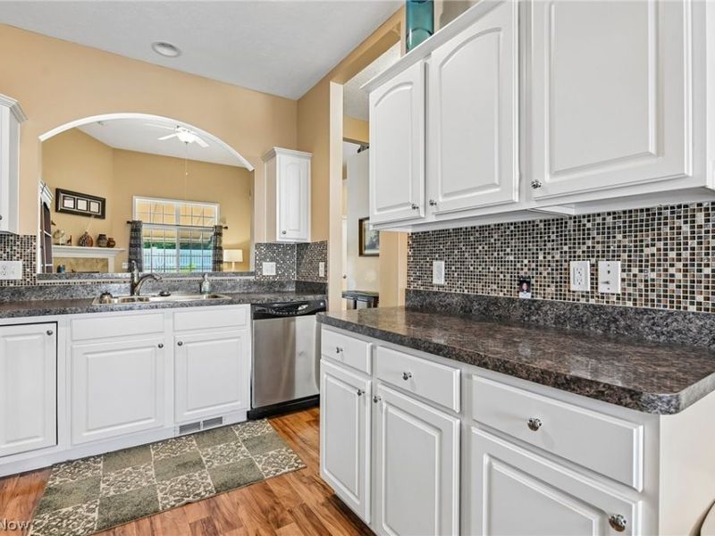 1399 E Cross Creek Drive, Willoughby, OH 44094 Photo 6