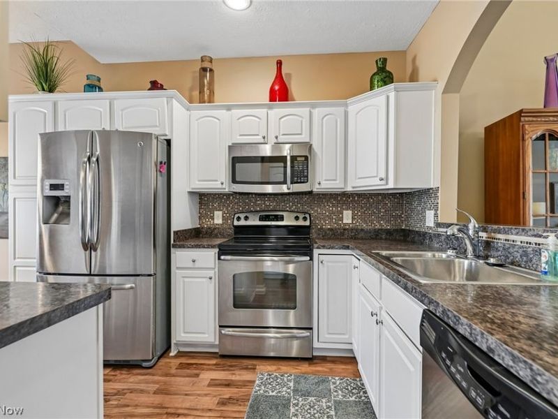1399 E Cross Creek Drive, Willoughby, OH 44094 Photo 8