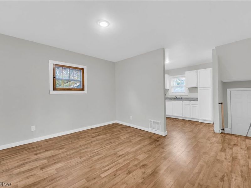 485 E Archwood Avenue, Akron, OH 44301 Photo 9