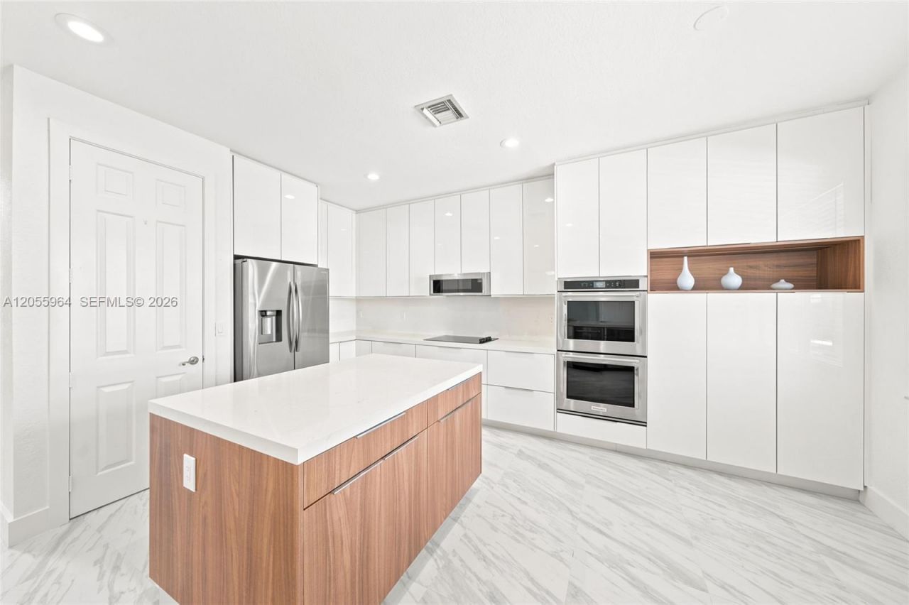 3933 E Hibiscus St, Weston, FL 33332 Photo