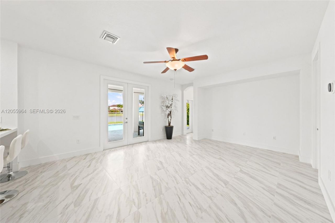 3933 E Hibiscus St, Weston, FL 33332 Photo